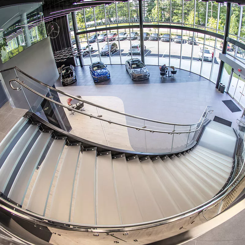 Hvordan transformerer glasrækværk moderne arkitektur og sikkerhed?