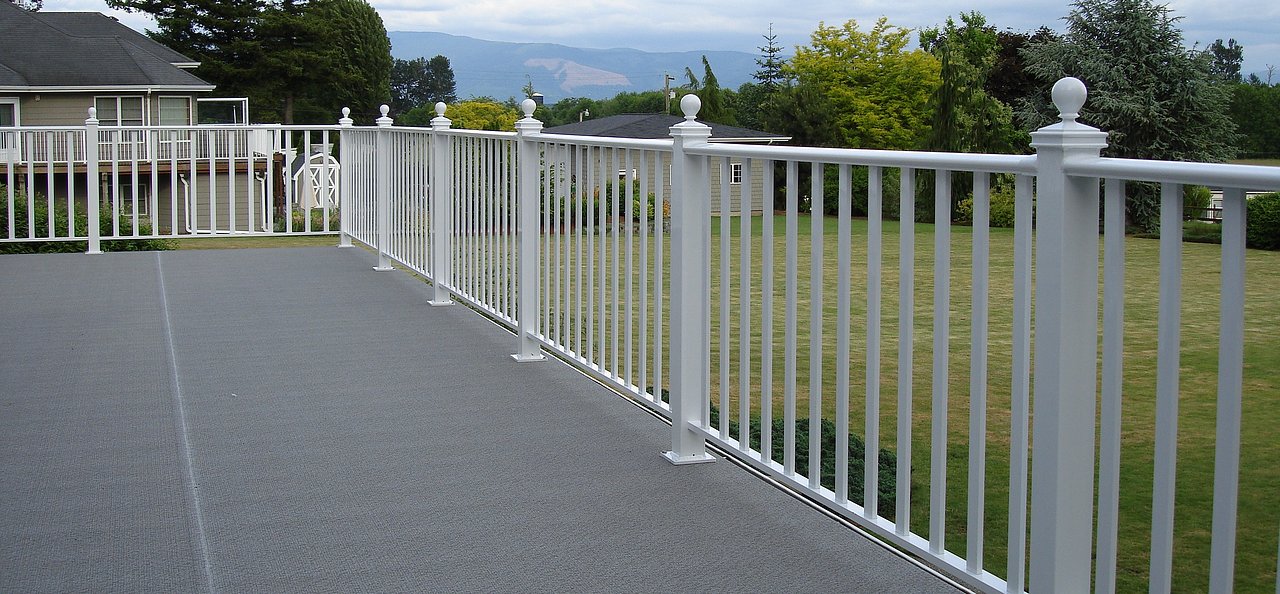 Sådan rengøres metalrækværk korrekt for langsigtet ydeevne?