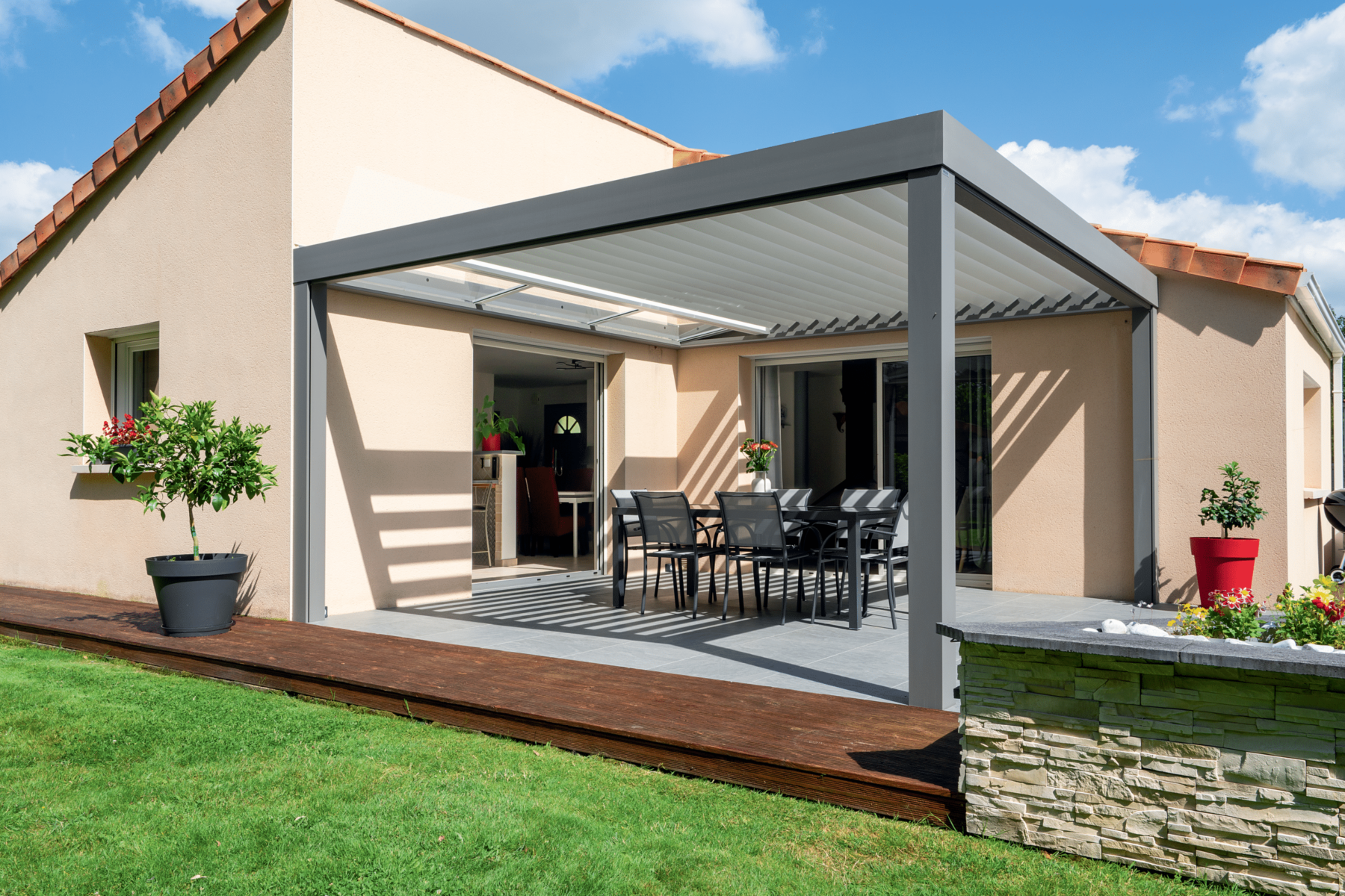 Hvorfor Pergola-installationer bliver essentielle for moderne udendørsliv?