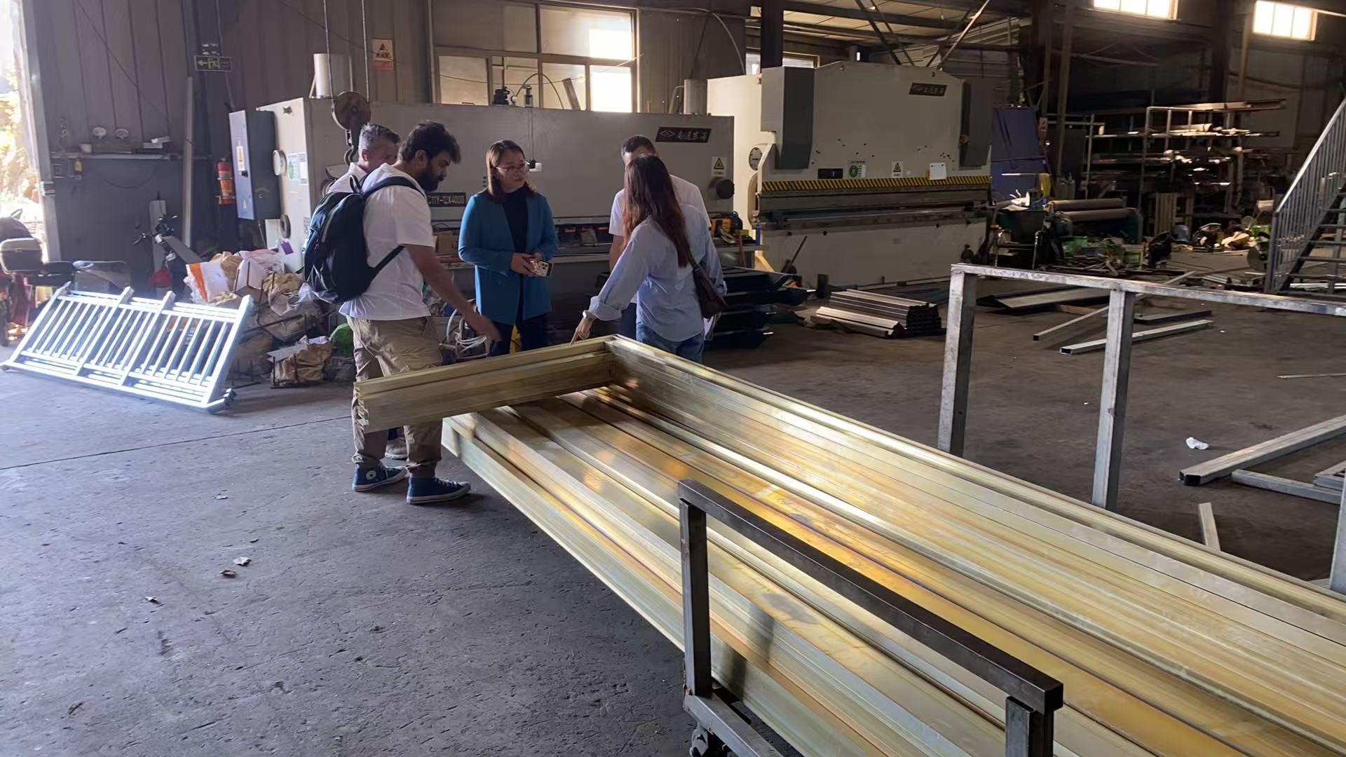 Dubai-kunden inspicerer rustfrit stål gelænderløsninger hos Vionta Metal