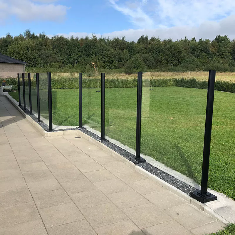 Hvordan transformerer glasrækværk moderne arkitektur?